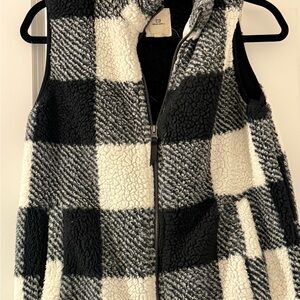 Thread & Supply Black and White Sherpa Vest